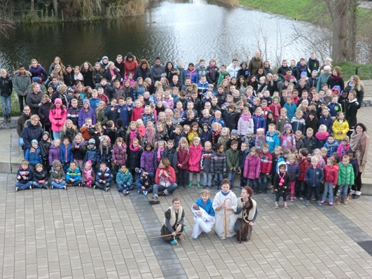 De school komt tezamen voor kerst